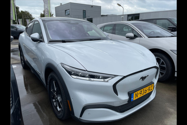 Ford Mustang Mach-E Extended RWD 98 kWh | Achteruitrijcamera | Intelligent adaptive cruise control & speed assist | Meer foto's volgen!