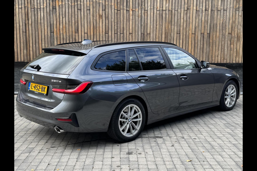 BMW 3 Serie Touring 320e High Executive Automaat | Trekhaak elektrisch | Navigatiesysteem | Laser LED | Draadloze telefoonlader | Apple CarP