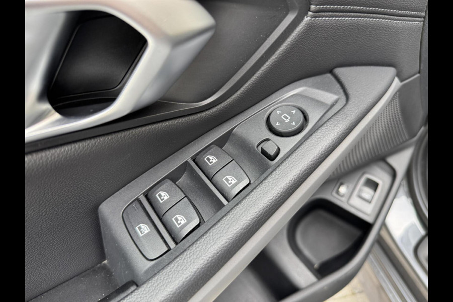 BMW 3 Serie Touring 320e High Executive Automaat | Trekhaak elektrisch | Navigatiesysteem | Laser LED | Draadloze telefoonlader | Apple CarP