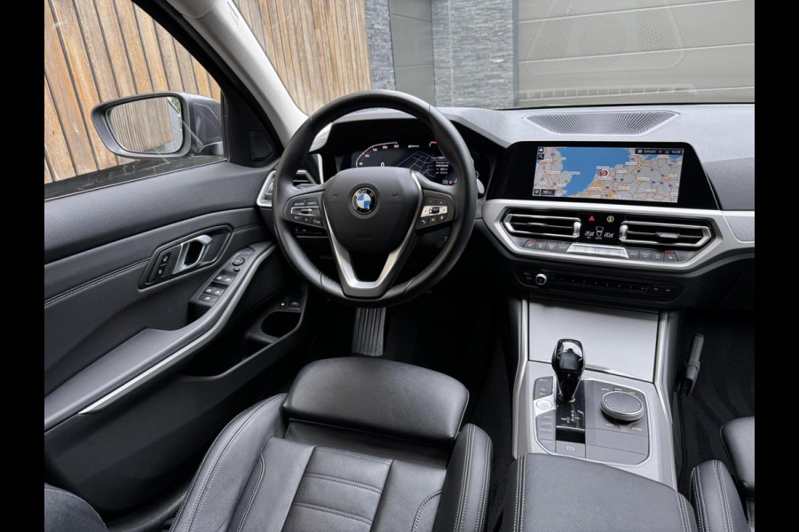 BMW 3 Serie Touring 320e High Executive Automaat | Trekhaak elektrisch | Navigatiesysteem | Laser LED | Draadloze telefoonlader | Apple CarP