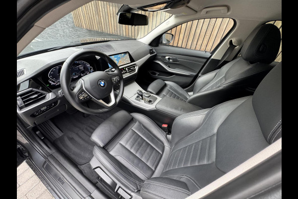 BMW 3 Serie Touring 320e High Executive Automaat | Trekhaak elektrisch | Navigatiesysteem | Laser LED | Draadloze telefoonlader | Apple CarP