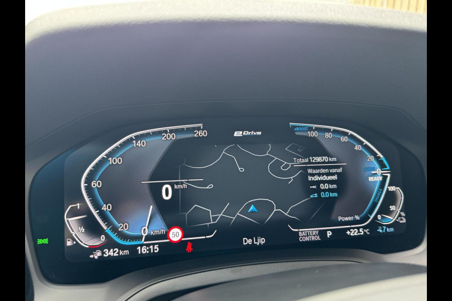 BMW 3 Serie Touring 320e High Executive Automaat | Trekhaak elektrisch | Navigatiesysteem | Laser LED | Draadloze telefoonlader | Apple CarP