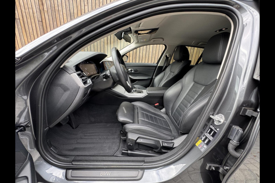 BMW 3 Serie Touring 320e High Executive Automaat | Trekhaak elektrisch | Navigatiesysteem | Laser LED | Draadloze telefoonlader | Apple CarP