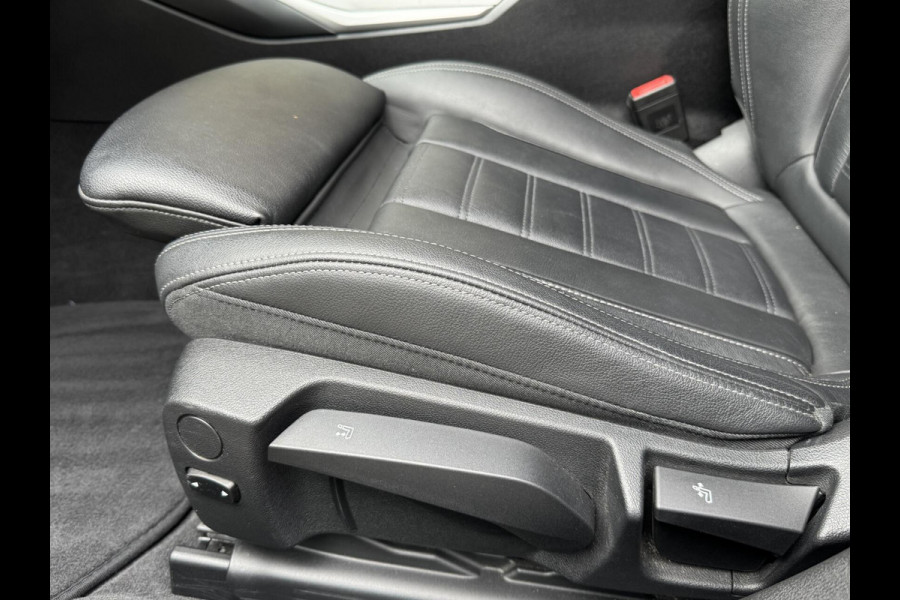 BMW 3 Serie Touring 320e High Executive Automaat | Trekhaak elektrisch | Navigatiesysteem | Laser LED | Draadloze telefoonlader | Apple CarP