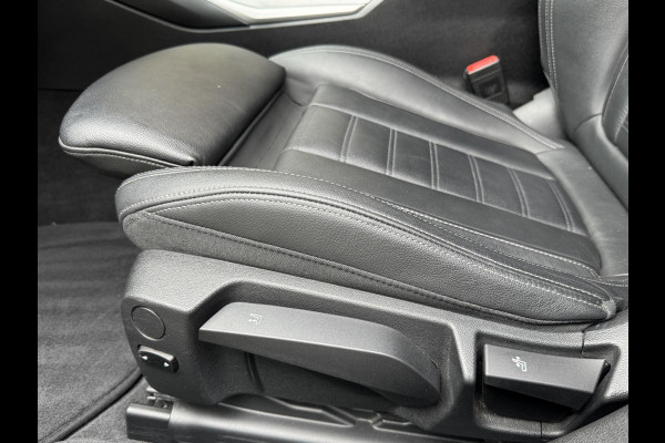 BMW 3 Serie Touring 320e High Executive Automaat | Trekhaak elektrisch | Navigatiesysteem | Laser LED | Draadloze telefoonlader | Apple CarP