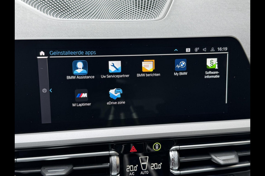 BMW 3 Serie Touring 320e High Executive Automaat | Trekhaak elektrisch | Navigatiesysteem | Laser LED | Draadloze telefoonlader | Apple CarP