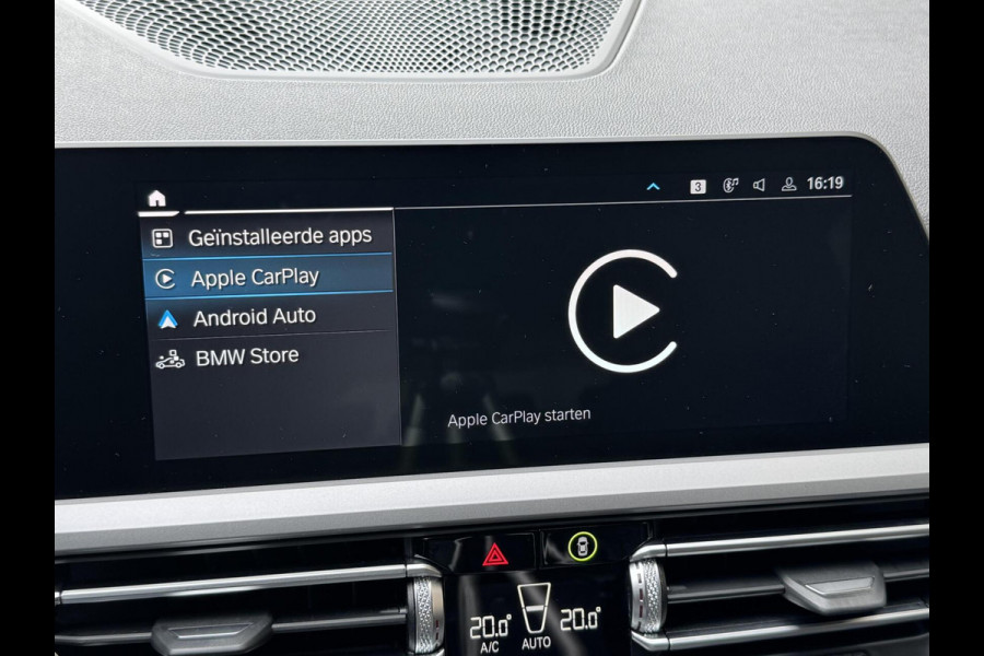 BMW 3 Serie Touring 320e High Executive Automaat | Trekhaak elektrisch | Navigatiesysteem | Laser LED | Draadloze telefoonlader | Apple CarP