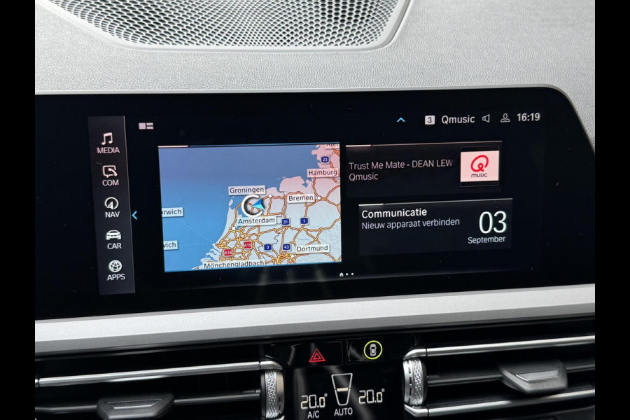 BMW 3 Serie Touring 320e High Executive Automaat | Trekhaak elektrisch | Navigatiesysteem | Laser LED | Draadloze telefoonlader | Apple CarP
