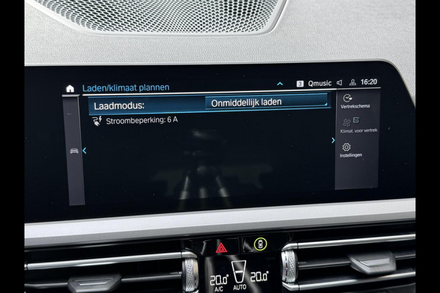 BMW 3 Serie Touring 320e High Executive Automaat | Trekhaak elektrisch | Navigatiesysteem | Laser LED | Draadloze telefoonlader | Apple CarP