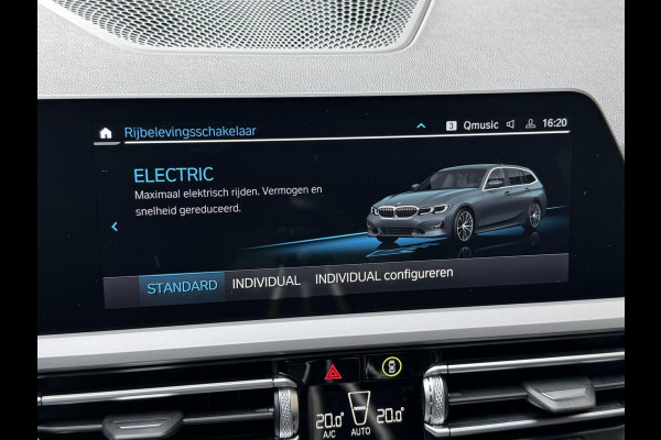 BMW 3 Serie Touring 320e High Executive Automaat | Trekhaak elektrisch | Navigatiesysteem | Laser LED | Draadloze telefoonlader | Apple CarP