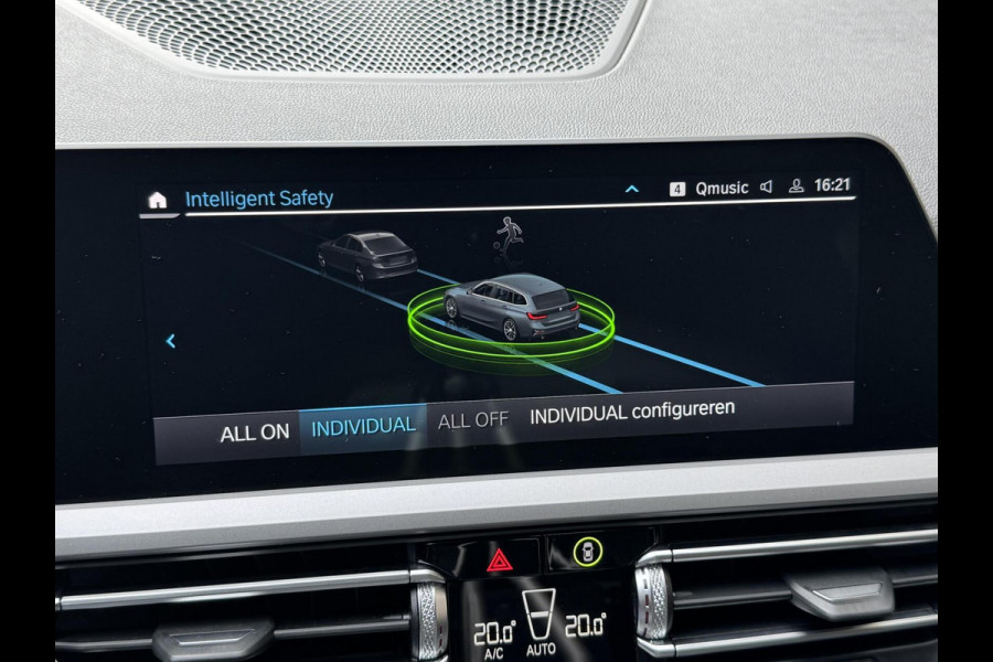 BMW 3 Serie Touring 320e High Executive Automaat | Trekhaak elektrisch | Navigatiesysteem | Laser LED | Draadloze telefoonlader | Apple CarP