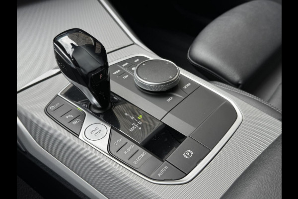 BMW 3 Serie Touring 320e High Executive Automaat | Trekhaak elektrisch | Navigatiesysteem | Laser LED | Draadloze telefoonlader | Apple CarP