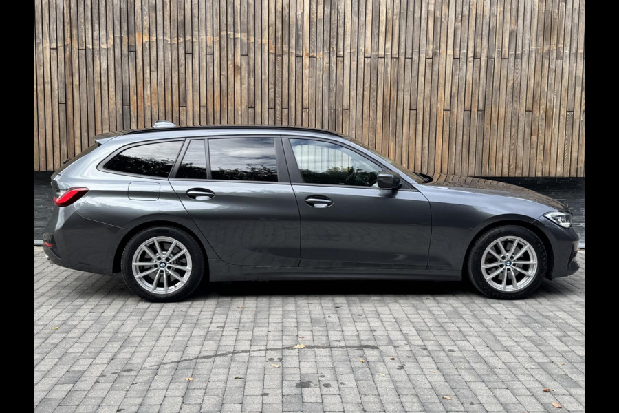 BMW 3 Serie Touring 320e High Executive Automaat | Trekhaak elektrisch | Navigatiesysteem | Laser LED | Draadloze telefoonlader | Apple CarP