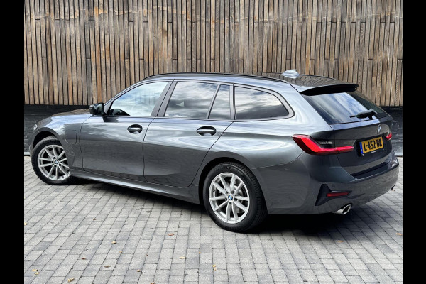 BMW 3 Serie Touring 320e High Executive Automaat | Trekhaak elektrisch | Navigatiesysteem | Laser LED | Draadloze telefoonlader | Apple CarP