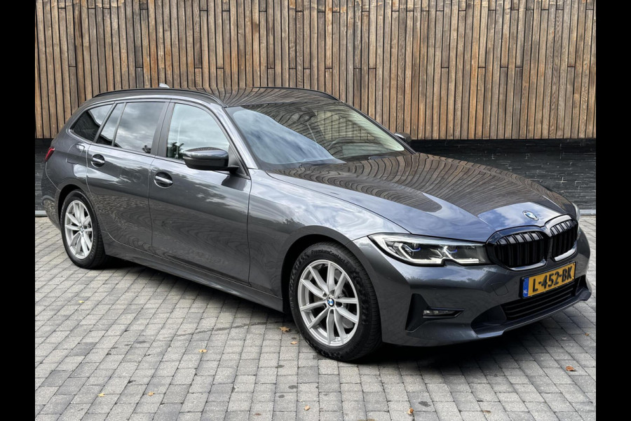 BMW 3 Serie Touring 320e High Executive Automaat | Trekhaak elektrisch | Navigatiesysteem | Laser LED | Draadloze telefoonlader | Apple CarP