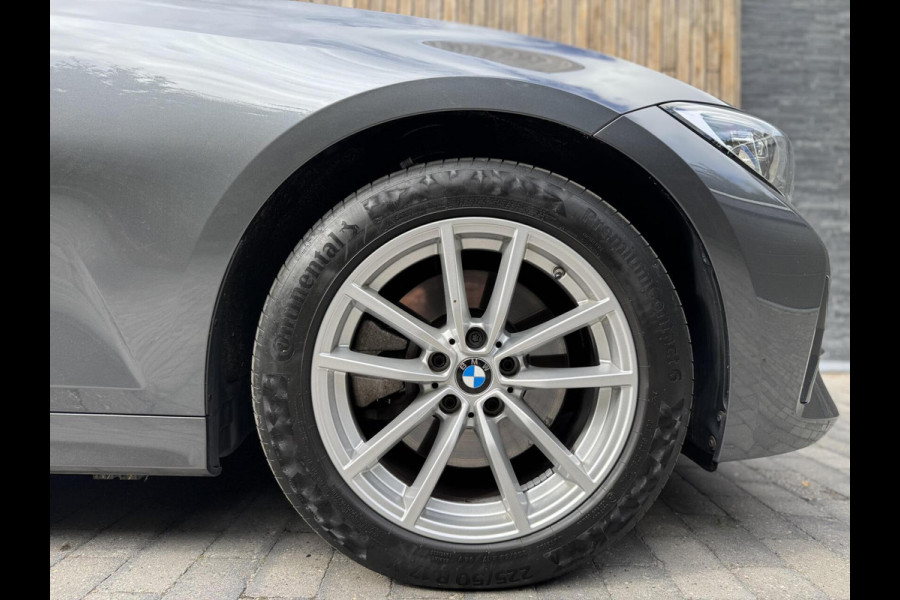 BMW 3 Serie Touring 320e High Executive Automaat | Trekhaak elektrisch | Navigatiesysteem | Laser LED | Draadloze telefoonlader | Apple CarP
