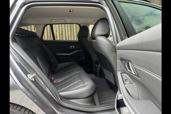 BMW 3 Serie Touring 320e High Executive Automaat | Trekhaak elektrisch | Navigatiesysteem | Laser LED | Draadloze telefoonlader | Apple CarP