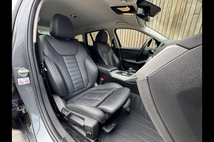 BMW 3 Serie Touring 320e High Executive Automaat | Trekhaak elektrisch | Navigatiesysteem | Laser LED | Draadloze telefoonlader | Apple CarP