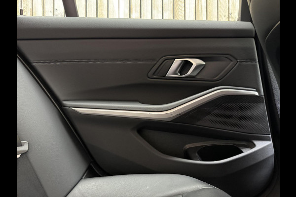 BMW 3 Serie Touring 320e High Executive Automaat | Trekhaak elektrisch | Navigatiesysteem | Laser LED | Draadloze telefoonlader | Apple CarP