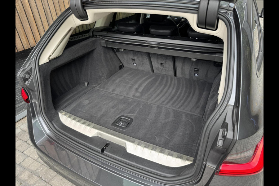 BMW 3 Serie Touring 320e High Executive Automaat | Trekhaak elektrisch | Navigatiesysteem | Laser LED | Draadloze telefoonlader | Apple CarP