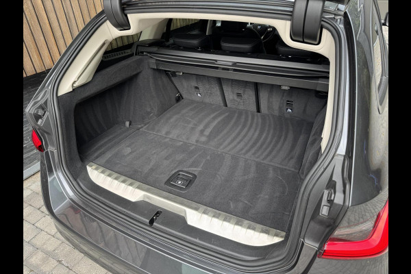 BMW 3 Serie Touring 320e High Executive Automaat | Trekhaak elektrisch | Navigatiesysteem | Laser LED | Draadloze telefoonlader | Apple CarP