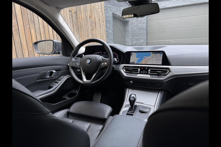 BMW 3 Serie Touring 320e High Executive Automaat | Trekhaak elektrisch | Navigatiesysteem | Laser LED | Draadloze telefoonlader | Apple CarP
