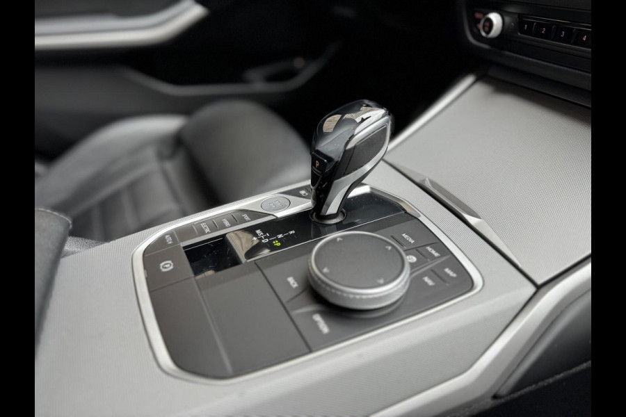 BMW 3 Serie Touring 320e High Executive Automaat | Trekhaak elektrisch | Navigatiesysteem | Laser LED | Draadloze telefoonlader | Apple CarP