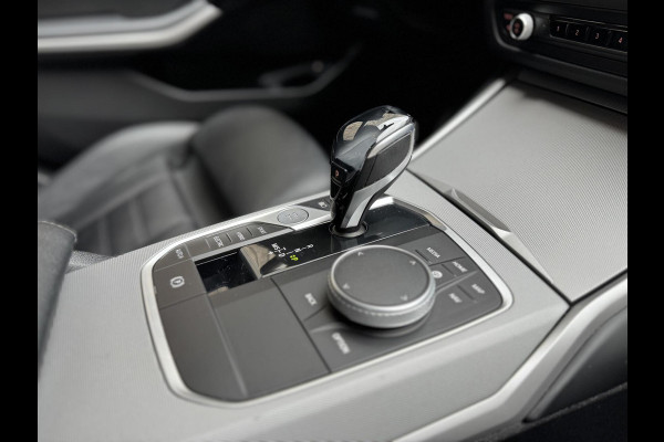 BMW 3 Serie Touring 320e High Executive Automaat | Trekhaak elektrisch | Navigatiesysteem | Laser LED | Draadloze telefoonlader | Apple CarP