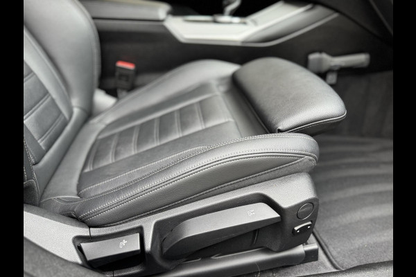 BMW 3 Serie Touring 320e High Executive Automaat | Trekhaak elektrisch | Navigatiesysteem | Laser LED | Draadloze telefoonlader | Apple CarP