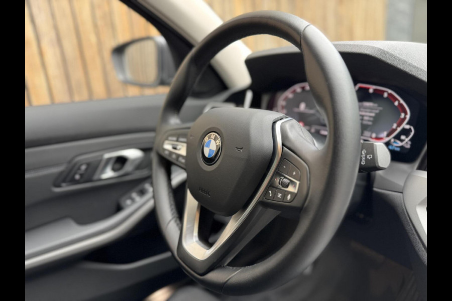 BMW 3 Serie Touring 320e High Executive Automaat | Trekhaak elektrisch | Navigatiesysteem | Laser LED | Draadloze telefoonlader | Apple CarP