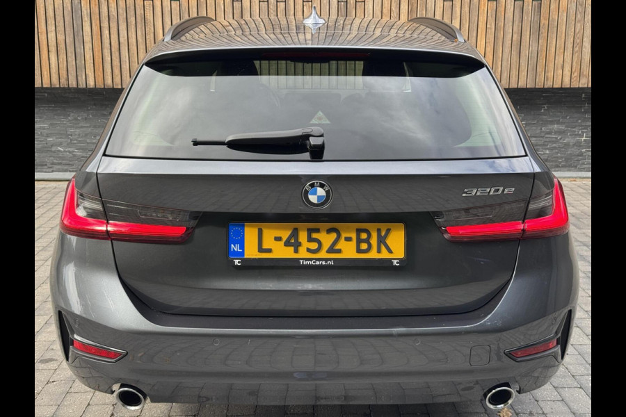 BMW 3 Serie Touring 320e High Executive Automaat | Trekhaak elektrisch | Navigatiesysteem | Laser LED | Draadloze telefoonlader | Apple CarP