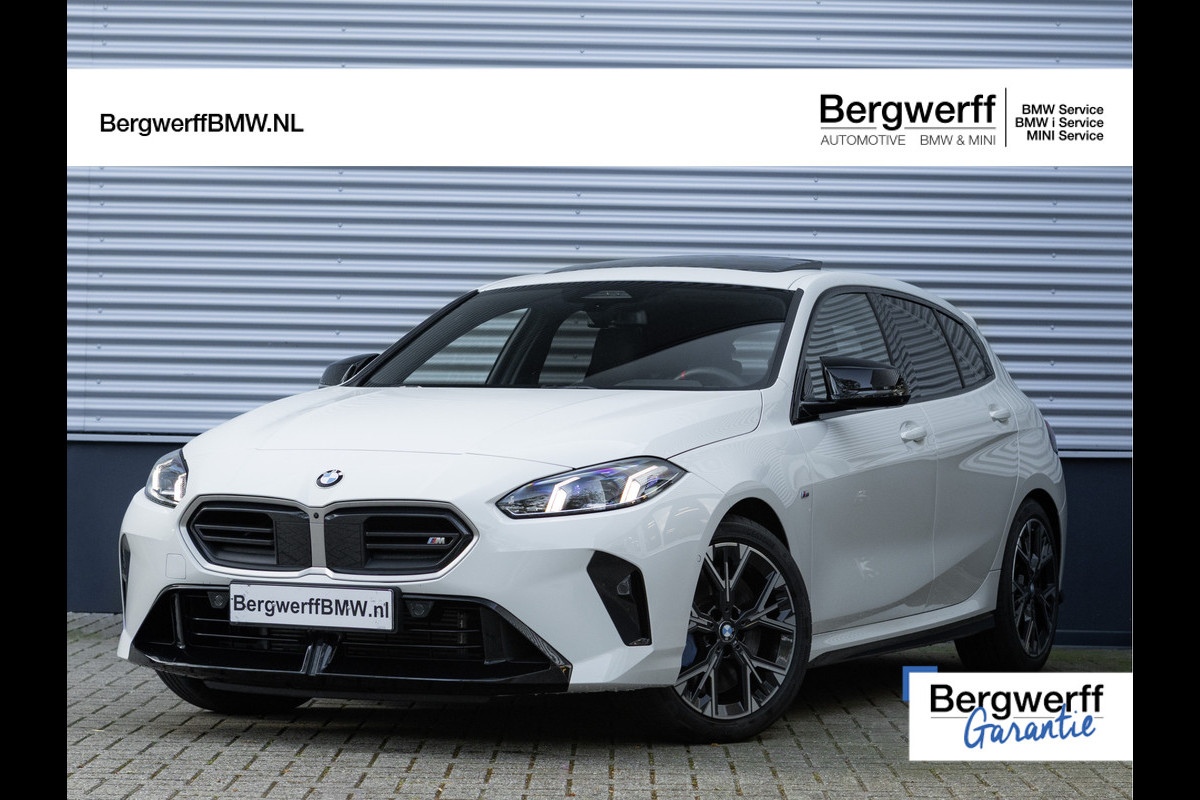 BMW 1-serie M135 xDrive - Pano - Trekhaak - Head-Up - Harman Kadon - Driving Ass