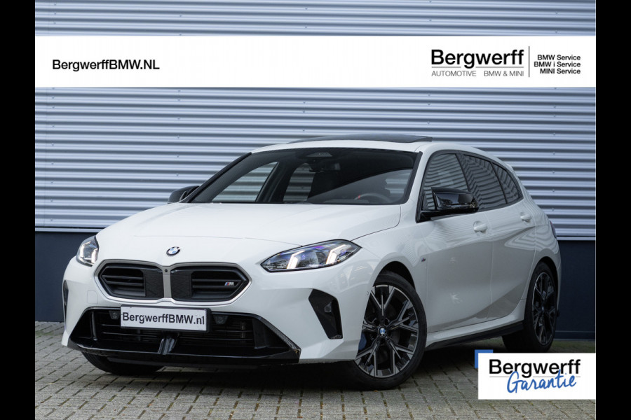 BMW 1-serie M135 xDrive - Pano - Trekhaak - Head-Up - Harman Kadon - Driving Ass