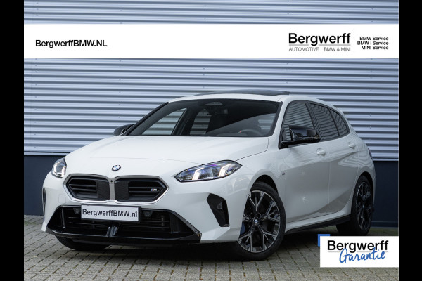 BMW 1-serie M135 xDrive - Pano - Trekhaak - Head-Up - Harman Kadon - Driving Ass