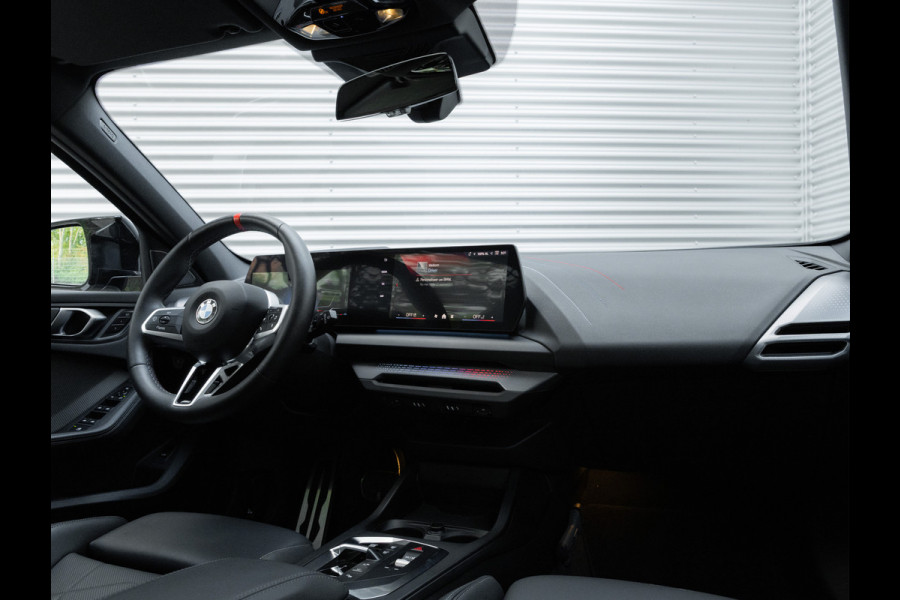 BMW 1-serie M135 xDrive - Pano - Trekhaak - Head-Up - Harman Kadon - Driving Ass
