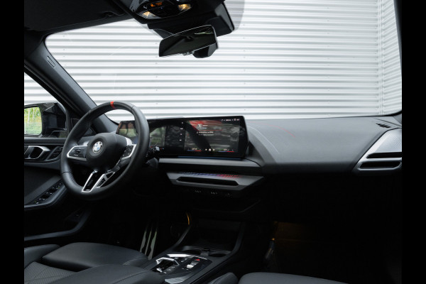 BMW 1-serie M135 xDrive - Pano - Trekhaak - Head-Up - Harman Kadon - Driving Ass