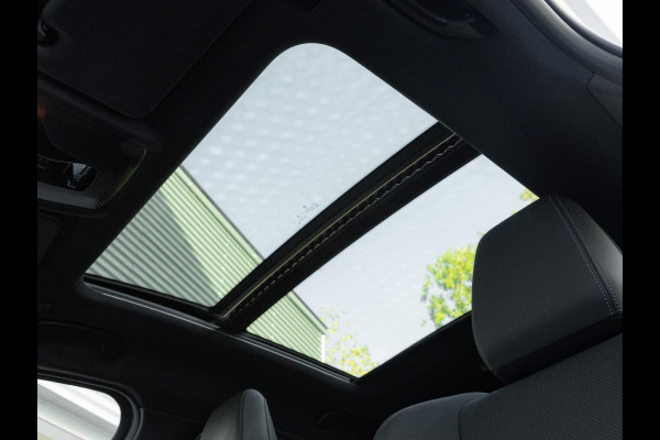 BMW 1-serie M135 xDrive - Pano - Trekhaak - Head-Up - Harman Kadon - Driving Ass