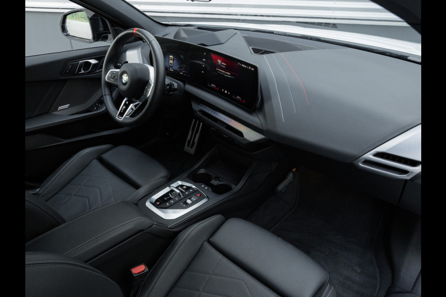 BMW 1-serie M135 xDrive - Pano - Trekhaak - Head-Up - Harman Kadon - Driving Ass