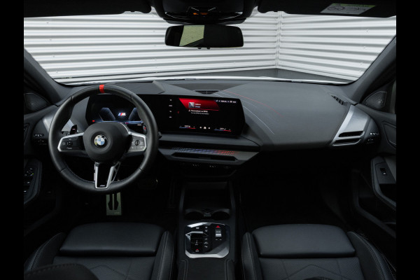 BMW 1-serie M135 xDrive - Pano - Trekhaak - Head-Up - Harman Kadon - Driving Ass