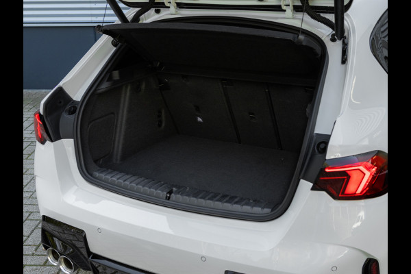 BMW 1-serie M135 xDrive - Pano - Trekhaak - Head-Up - Harman Kadon - Driving Ass