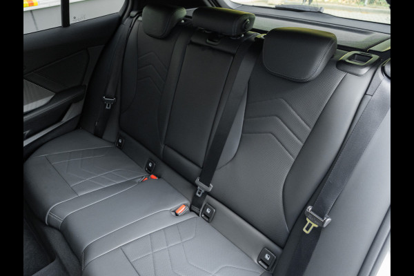 BMW 1-serie M135 xDrive - Pano - Trekhaak - Head-Up - Harman Kadon - Driving Ass