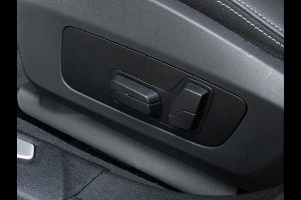 BMW 1-serie M135 xDrive - Pano - Trekhaak - Head-Up - Harman Kadon - Driving Ass