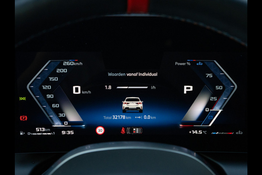 BMW 1-serie M135 xDrive - Pano - Trekhaak - Head-Up - Harman Kadon - Driving Ass