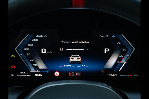 BMW 1-serie M135 xDrive - Pano - Trekhaak - Head-Up - Harman Kadon - Driving Ass