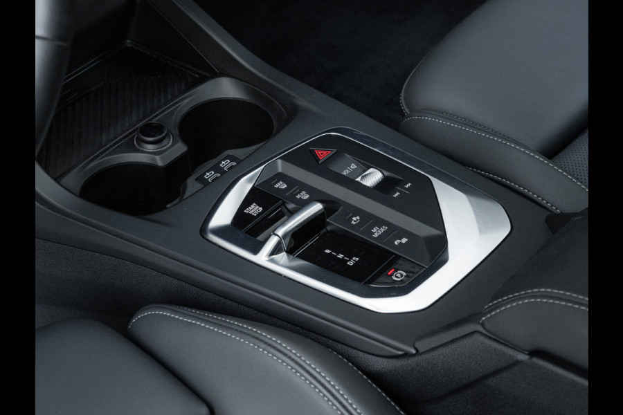 BMW 1-serie M135 xDrive - Pano - Trekhaak - Head-Up - Harman Kadon - Driving Ass