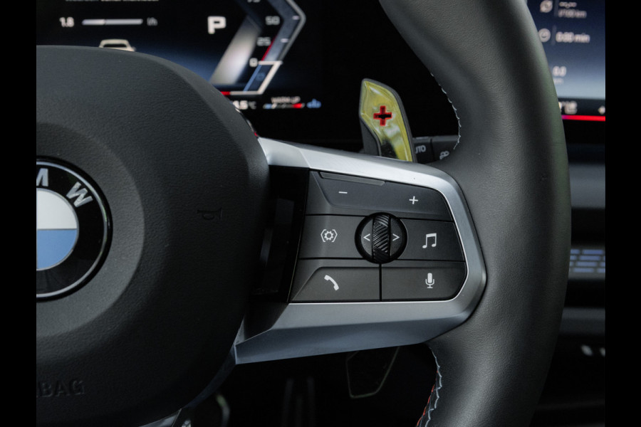 BMW 1-serie M135 xDrive - Pano - Trekhaak - Head-Up - Harman Kadon - Driving Ass