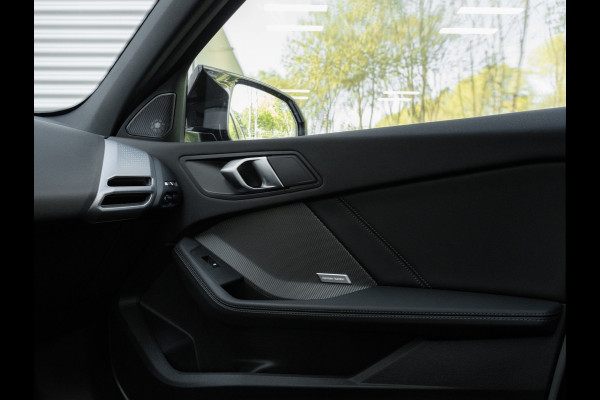 BMW 1-serie M135 xDrive - Pano - Trekhaak - Head-Up - Harman Kadon - Driving Ass