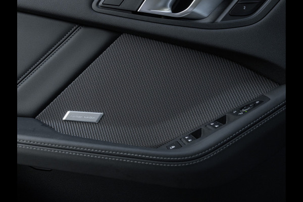 BMW 1-serie M135 xDrive - Pano - Trekhaak - Head-Up - Harman Kadon - Driving Ass