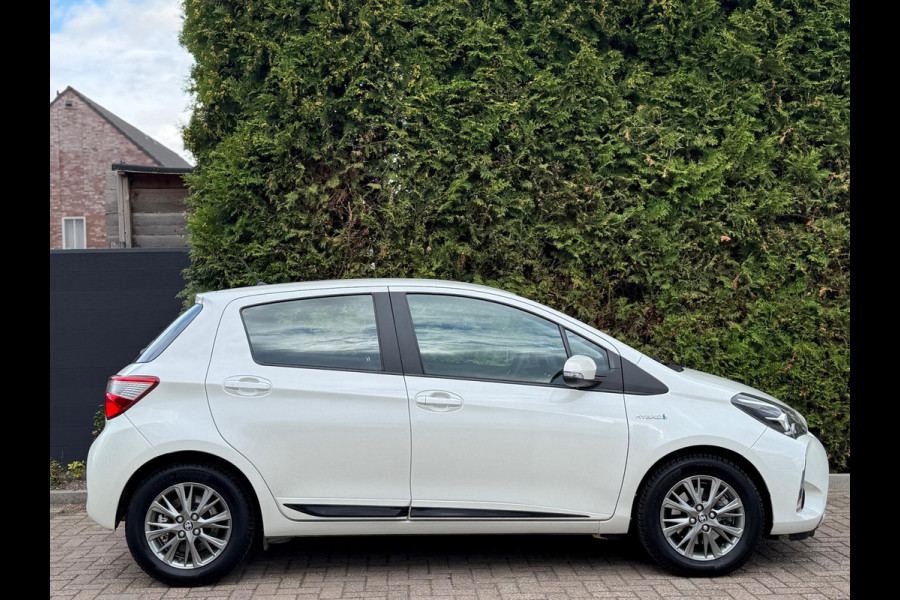 Toyota Yaris 1.5 Hybrid Dynamic Camera