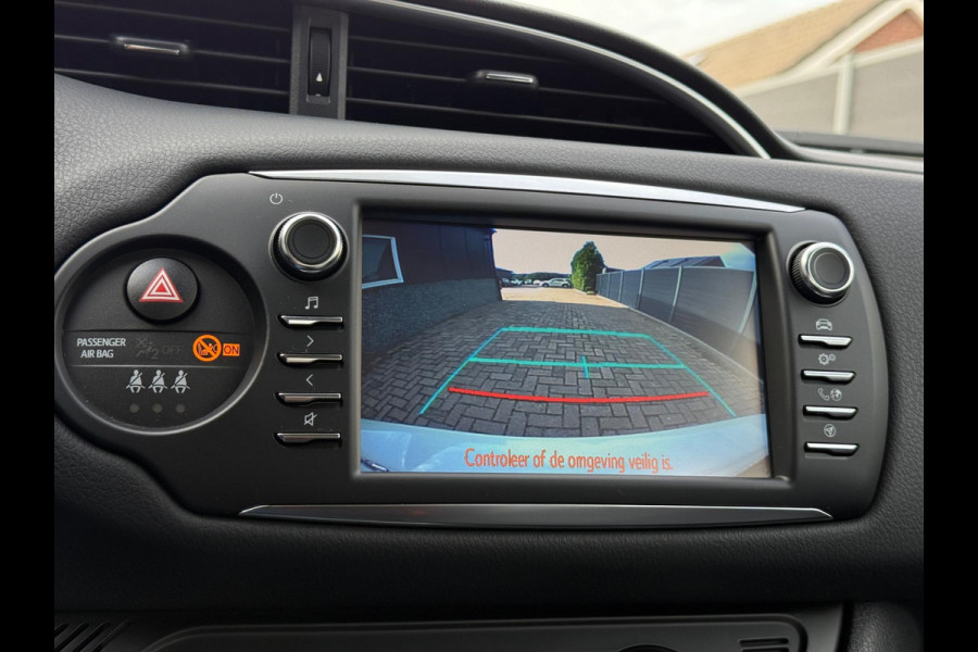 Toyota Yaris 1.5 Hybrid Dynamic Camera